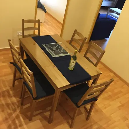 Budapest Airport , In شقة