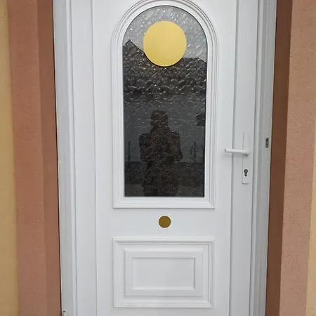 Budapest Airport , In شقة