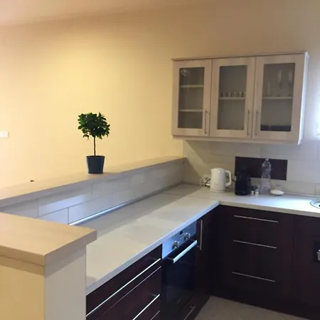 Budapest Airport , In شقة *